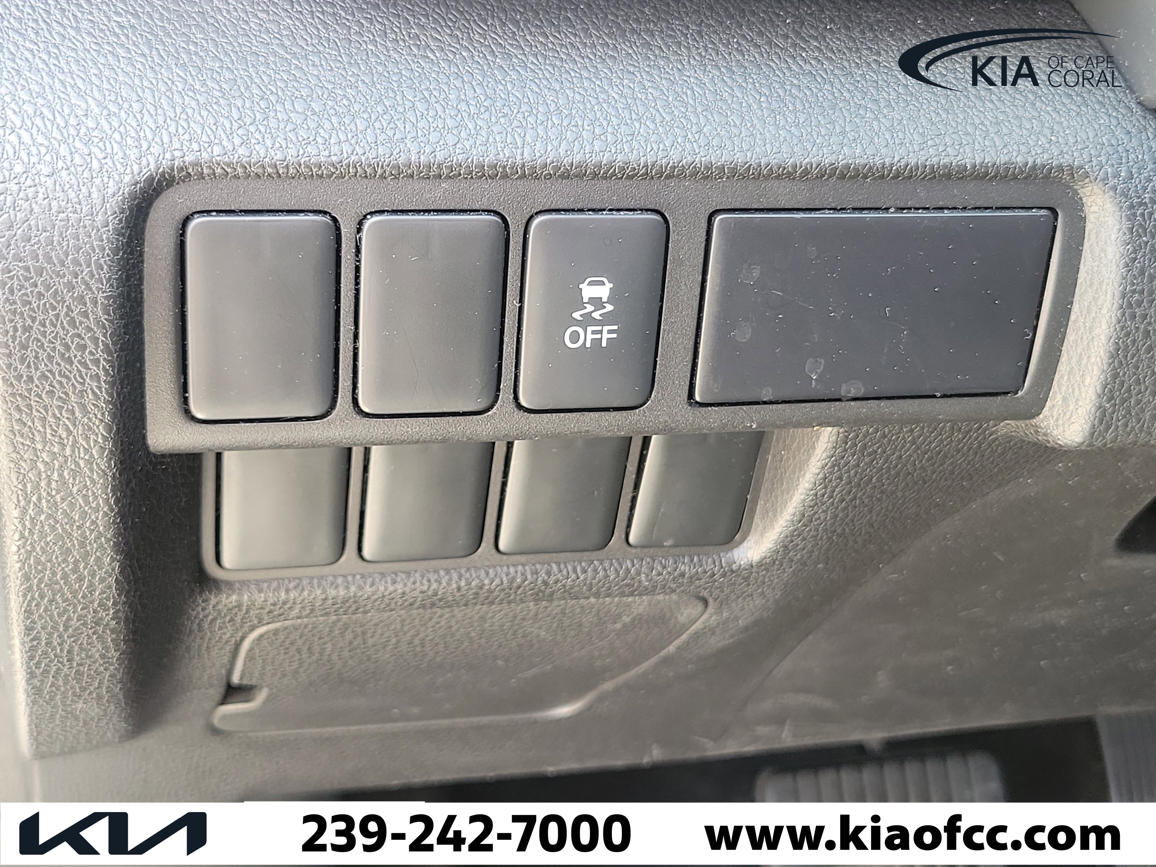 Used 2018 Mitsubishi Eclipse Cross SE image 17