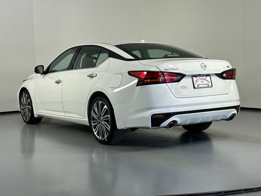 Used 2025 Nissan Altima 2.5 SL FWD image 5