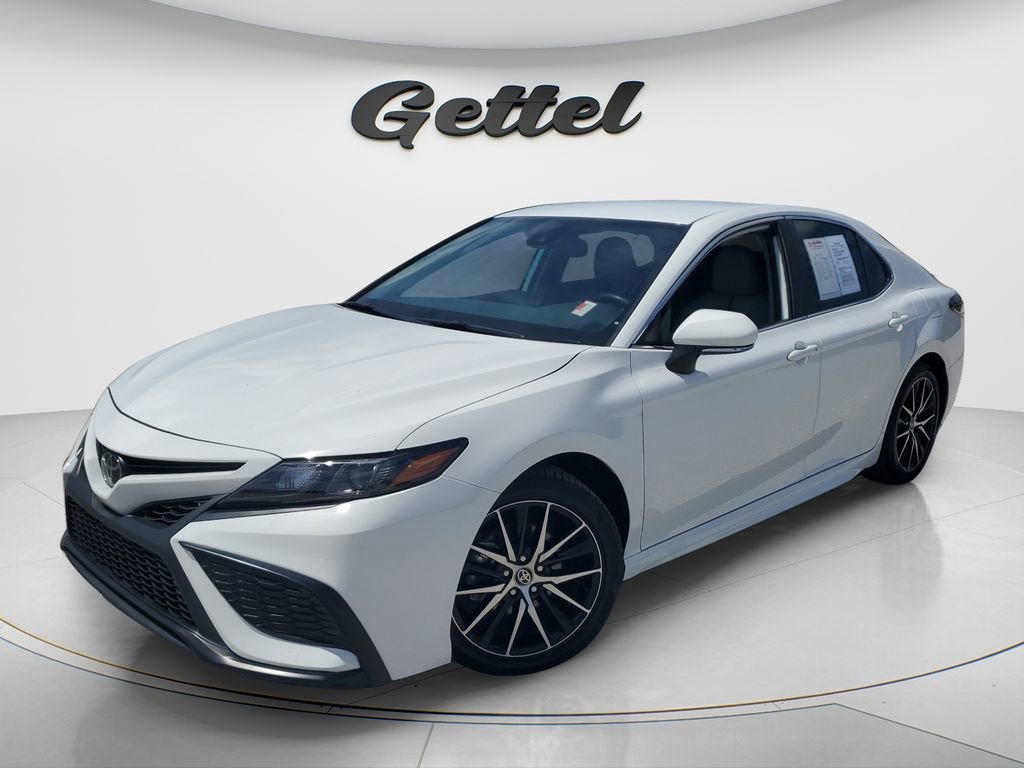 Used 2024 Toyota Camry SE w/ Convenience Package FWD image 1