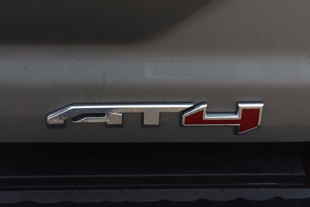 Used 2025 GMC Canyon AT4 image 7