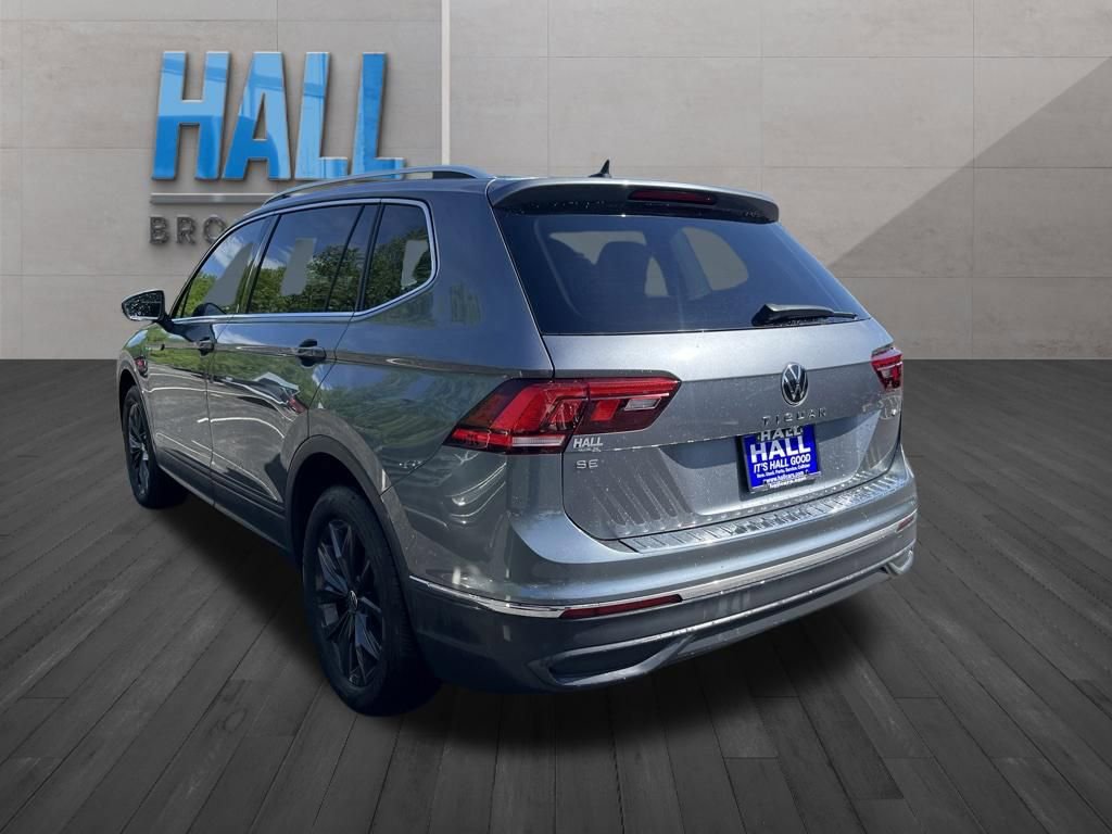 Used 2024 Volkswagen Tiguan SE w/ Panoramic Sunroof Package AWD/4WD image 4