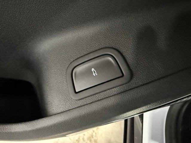 New 2026 Chevrolet Traverse High Country w/ LPO, Floor Liner Package image 9