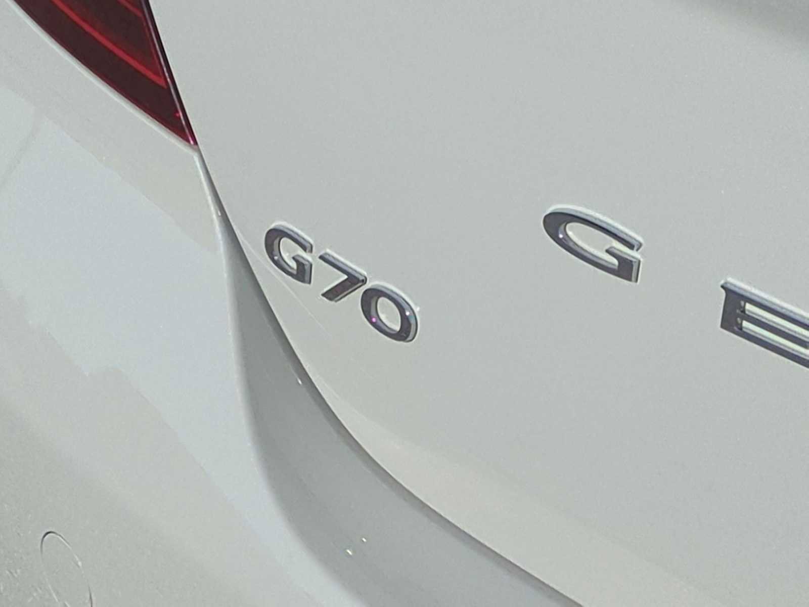 Used 2025 Genesis G70 2.5T image 32