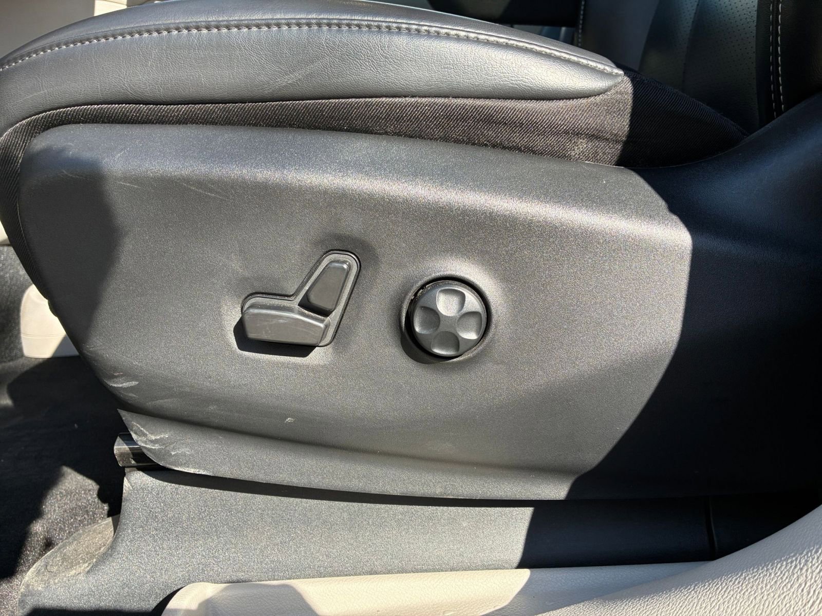 Used 2023 Chrysler Pacifica Touring-L image 22