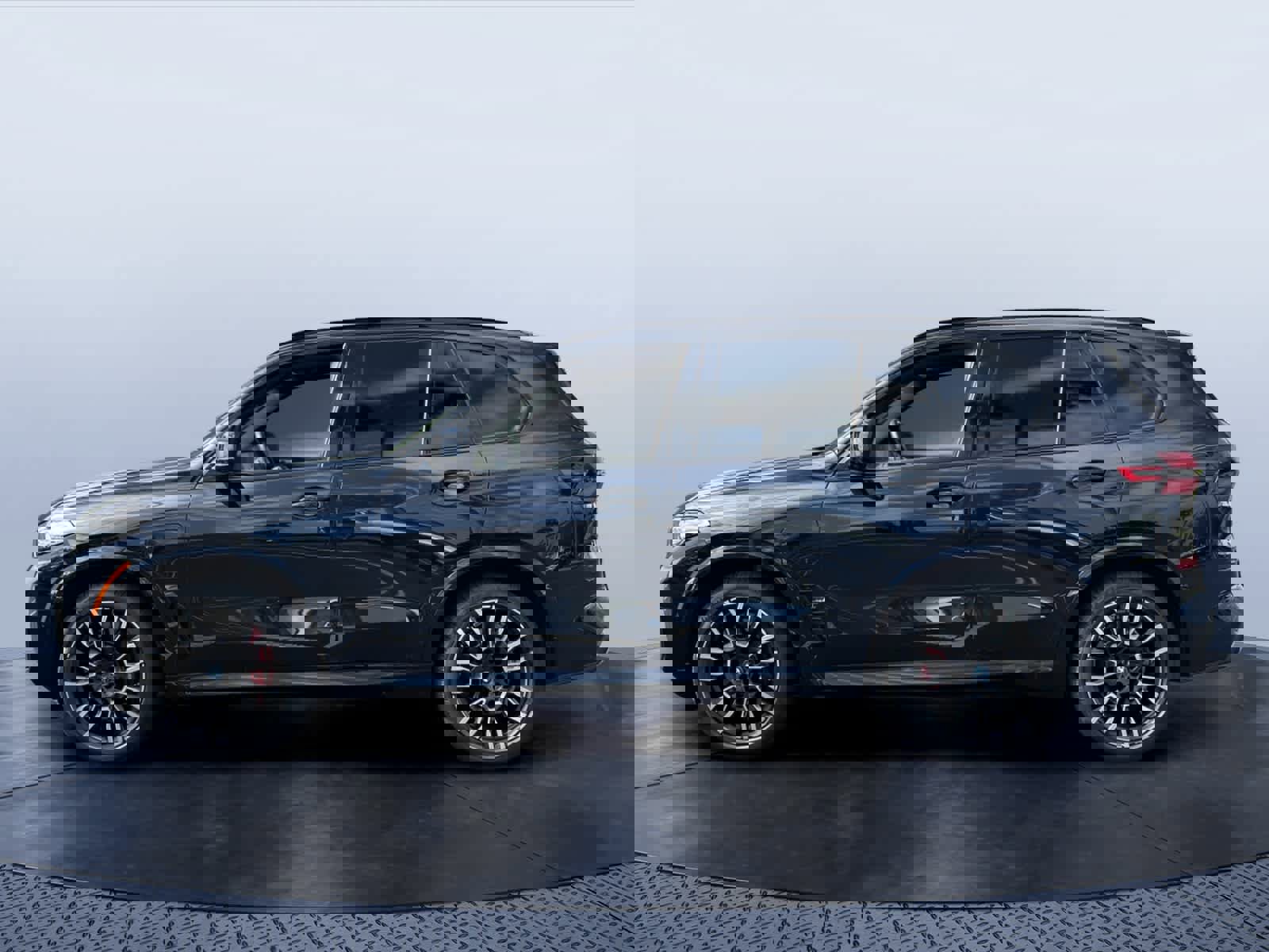 Certified 2024 BMW X5 xDrive50e w/ M Sport Package image 3