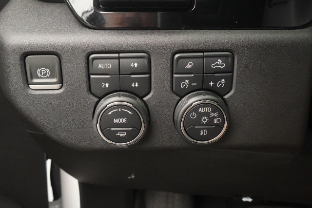 Used 2024 Chevrolet Silverado 2500 High Country w/ Technology Package AWD/4WD image 16