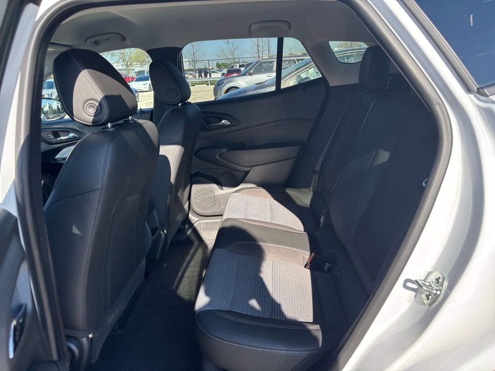 Used 2025 Chevrolet Trax LT w/ LT Convenience Package FWD image 24