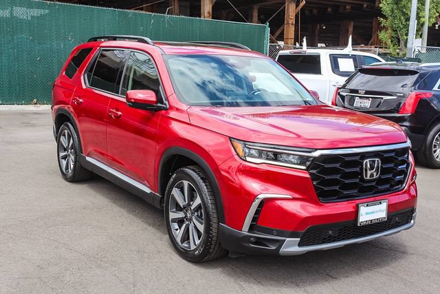 Used 2025 Honda Pilot Touring image 3