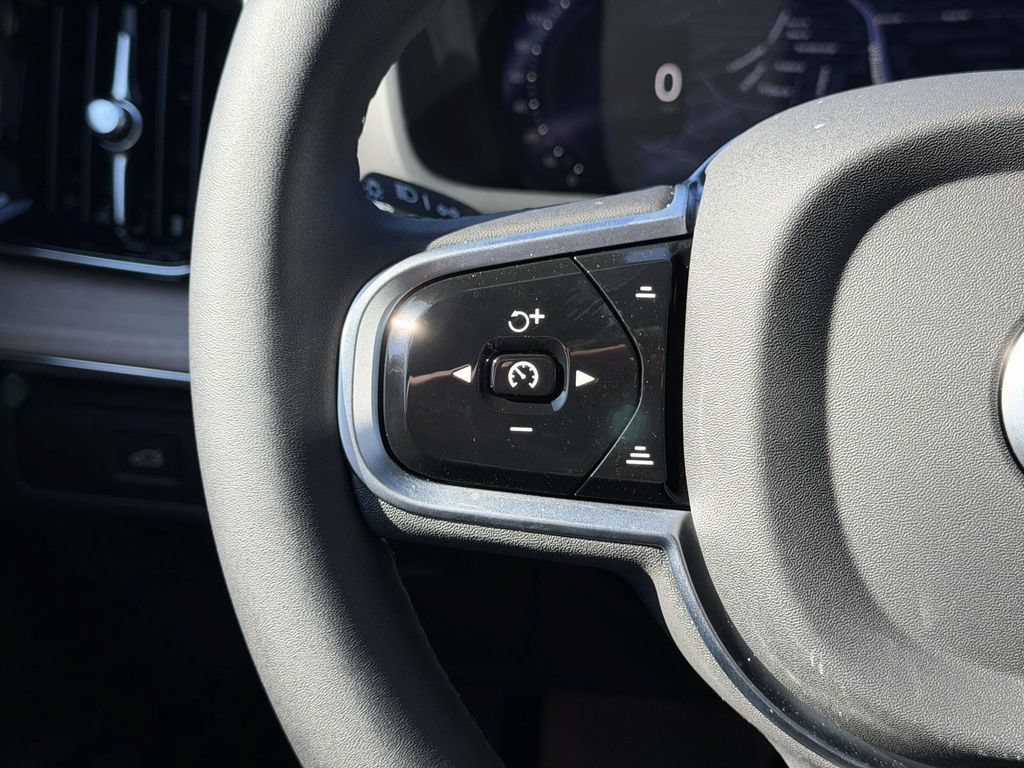 New 2026 Volvo XC90 B6 Plus w/ Protection Package Premier AWD/4WD image 8
