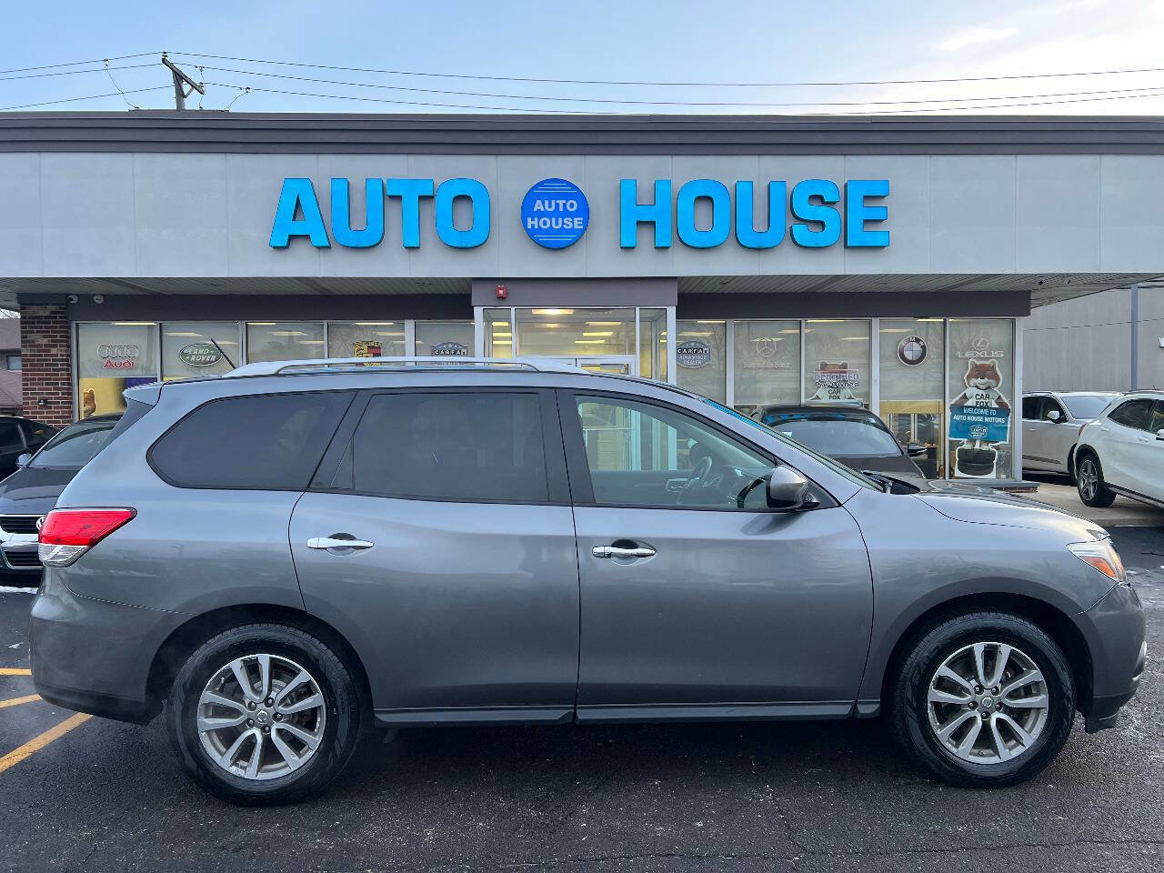 Used 2015 Nissan Pathfinder SV image 9