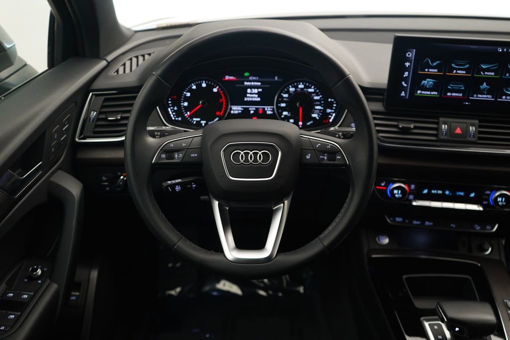 Used 2023 Audi Q5 2.0T Premium w/ Convenience Package image 9
