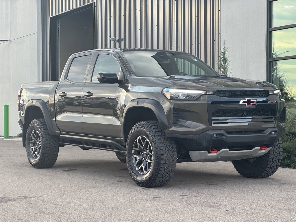 Used 2024 Chevrolet Colorado ZR2 w/ ZR2 Convenience Package III image 4