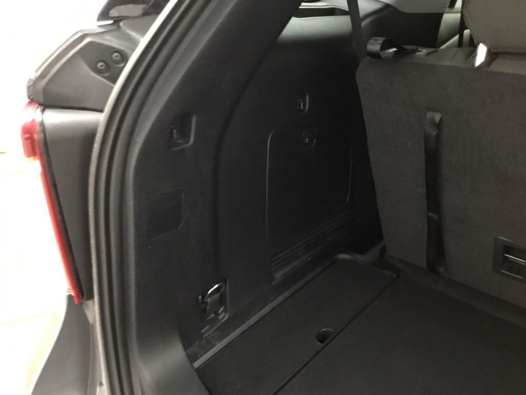 Used 2022 Ford Explorer XLT image 17