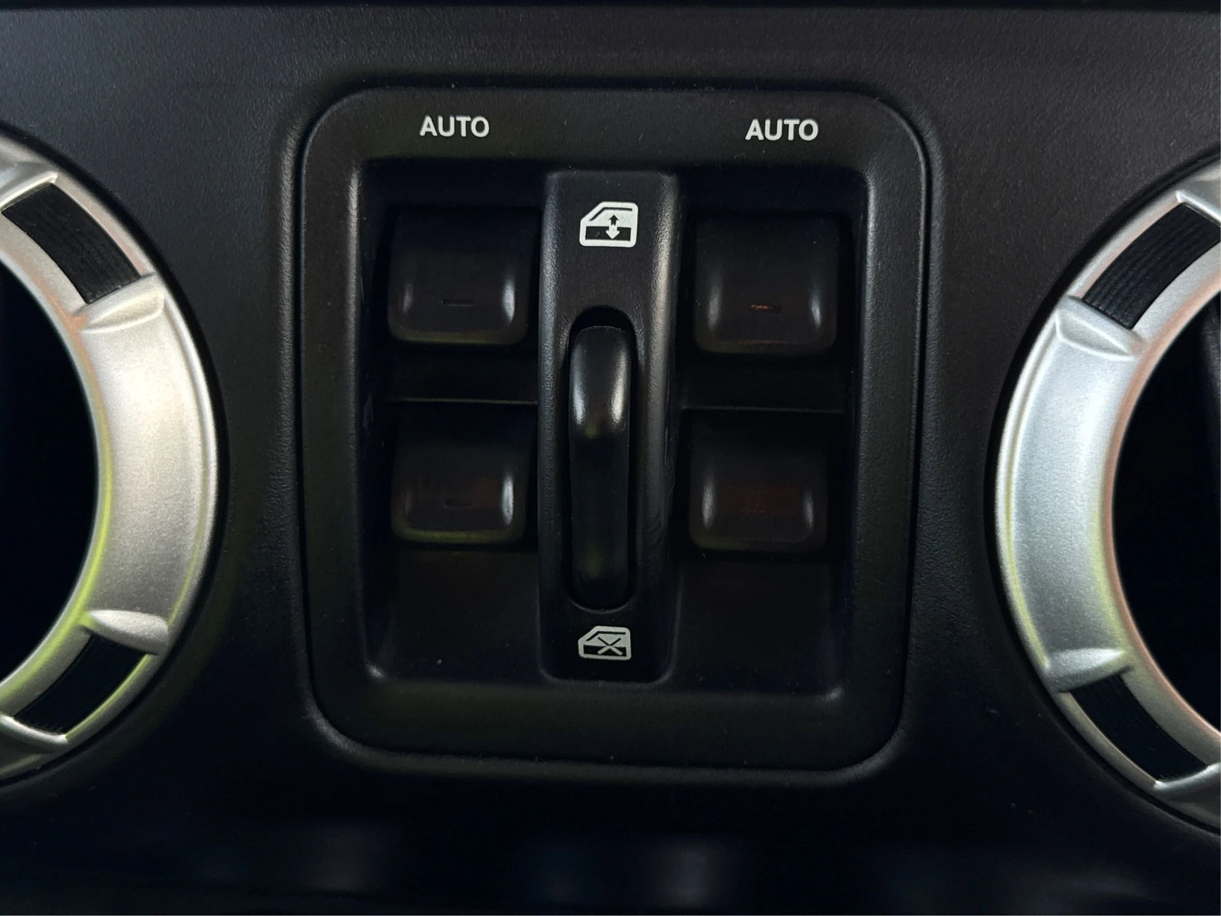 Used 2017 Jeep Wrangler Unlimited Rubicon w/ Connectivity Group image 33