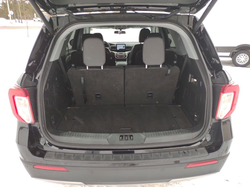 Used 2022 Ford Explorer XLT w/ Equipment Group 202A image 21