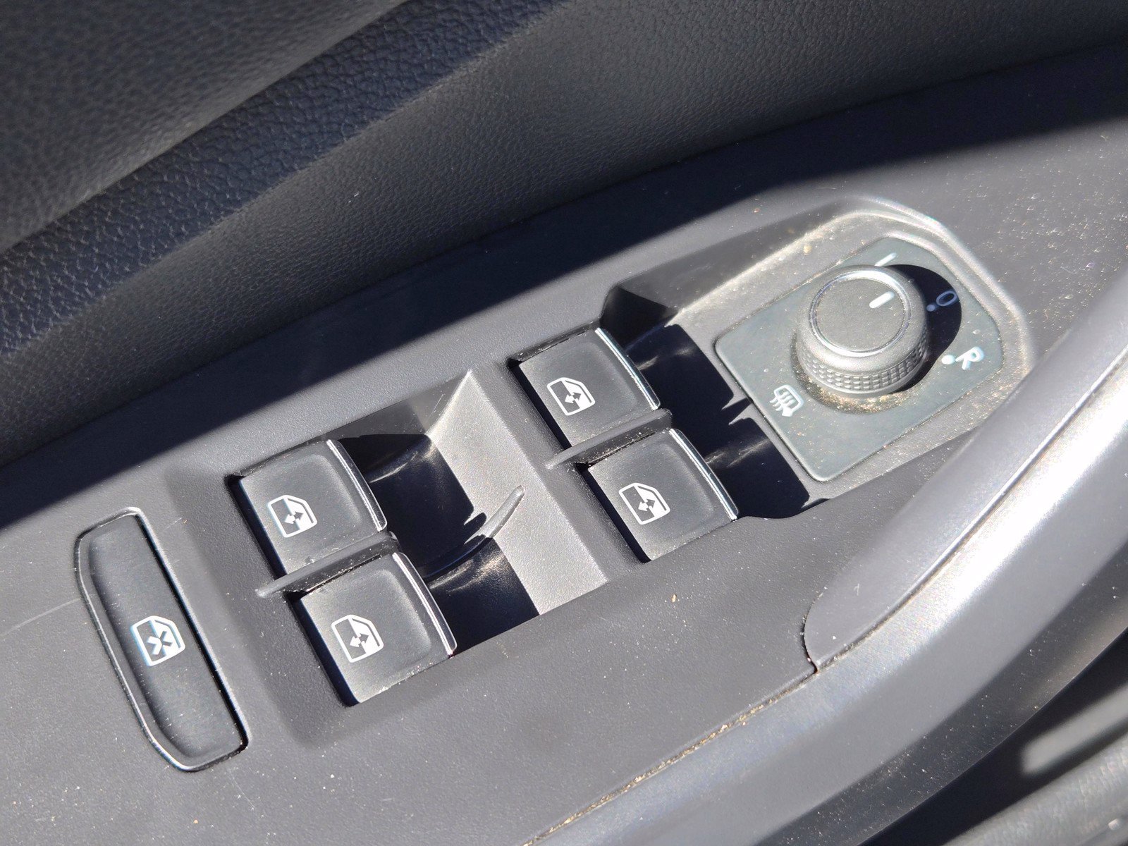 Used 2024 Volkswagen Jetta SE FWD image 15
