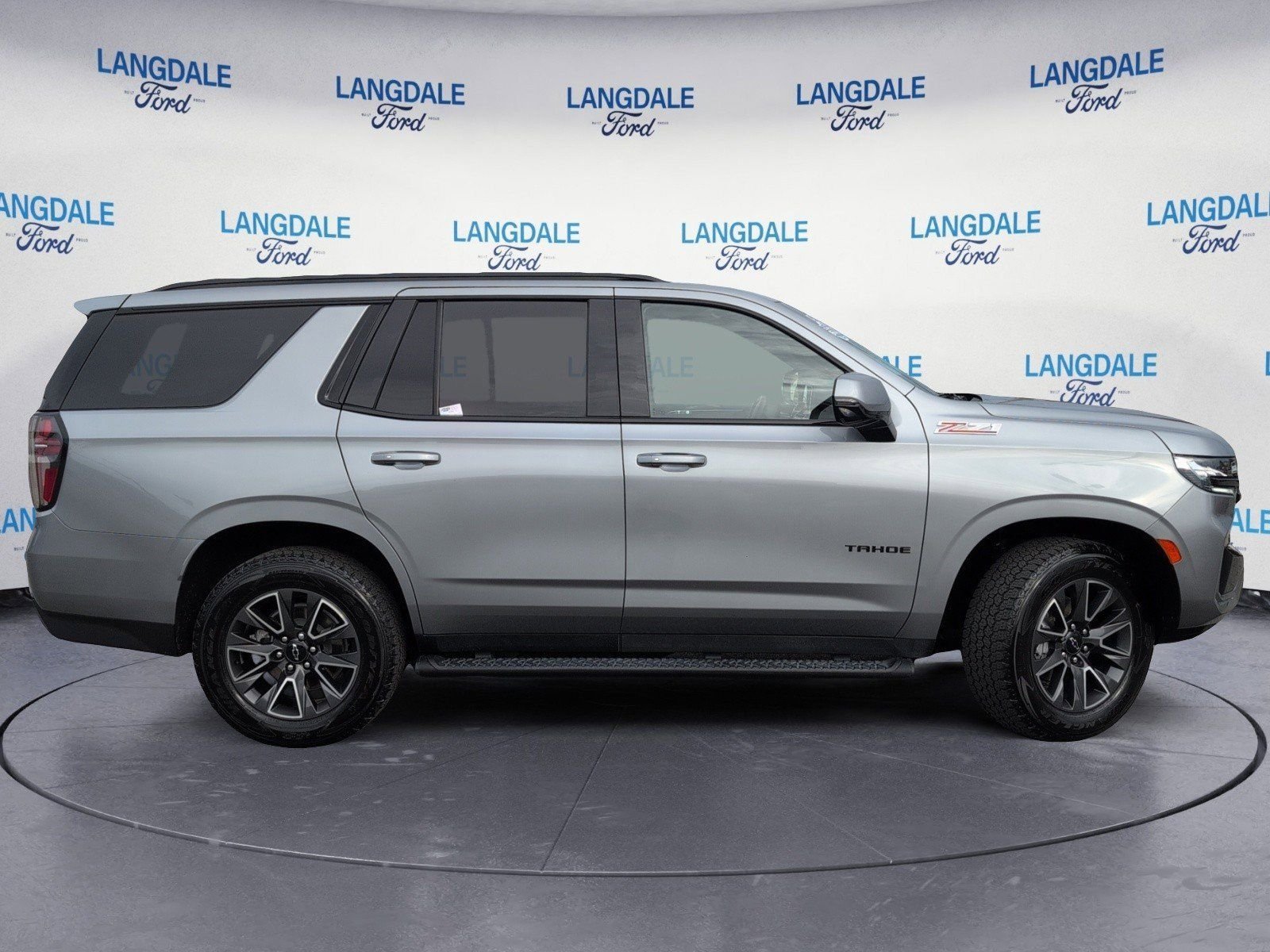 Used 2023 Chevrolet Tahoe Z71 w/ Z71 Off-Road Package AWD/4WD image 3