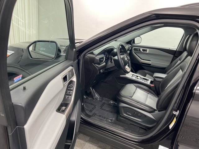 Used 2023 Ford Explorer XLT w/ Equipment Group 202A AWD/4WD image 13