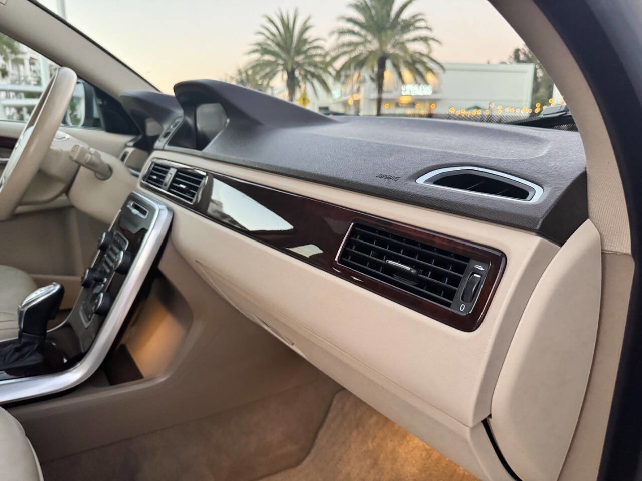 Used 2013 Volvo XC70 3.2 image 14