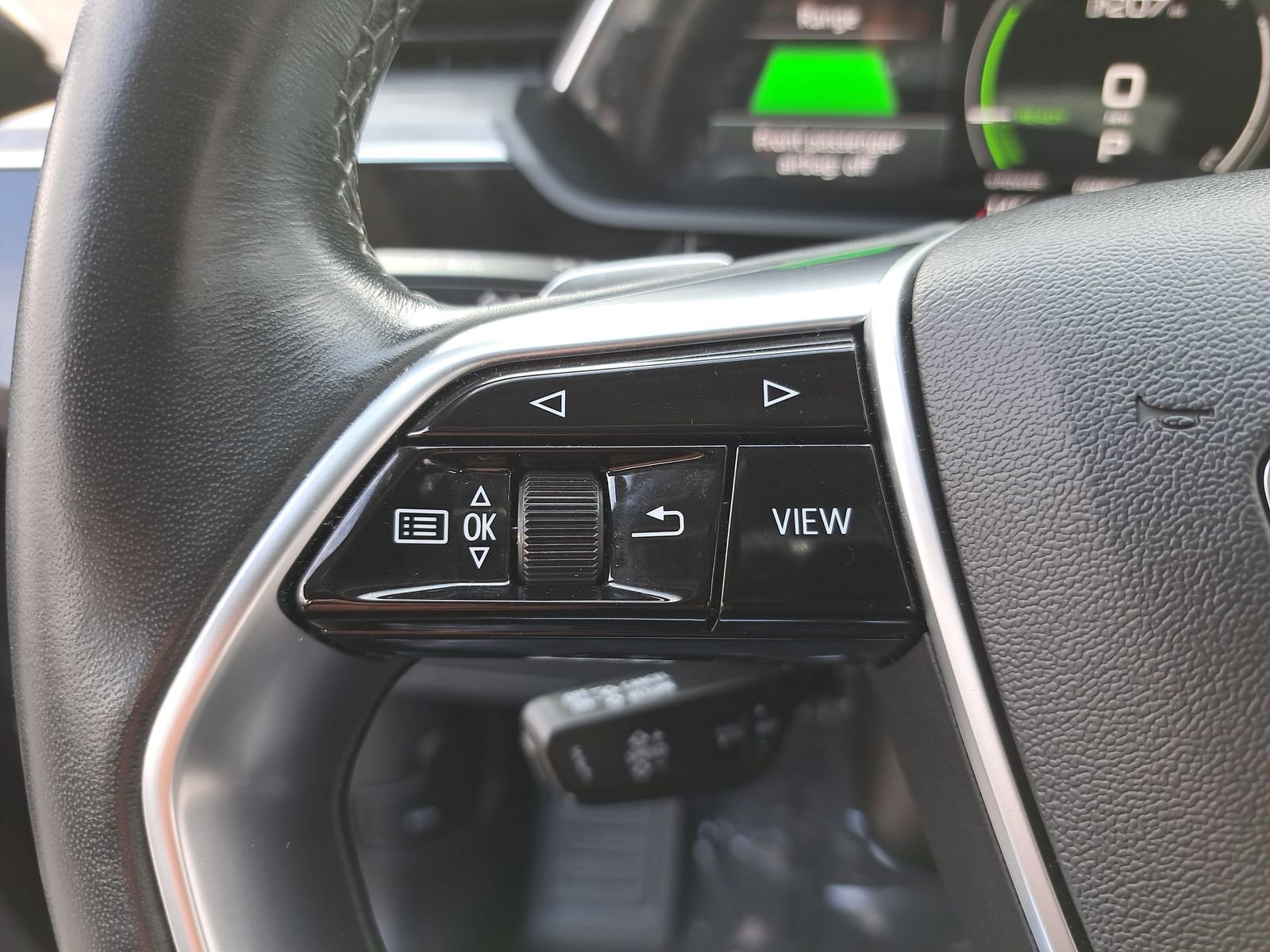 Used 2024 Audi Q8 e-tron Premium Plus w/ Premium Plus Package image 17