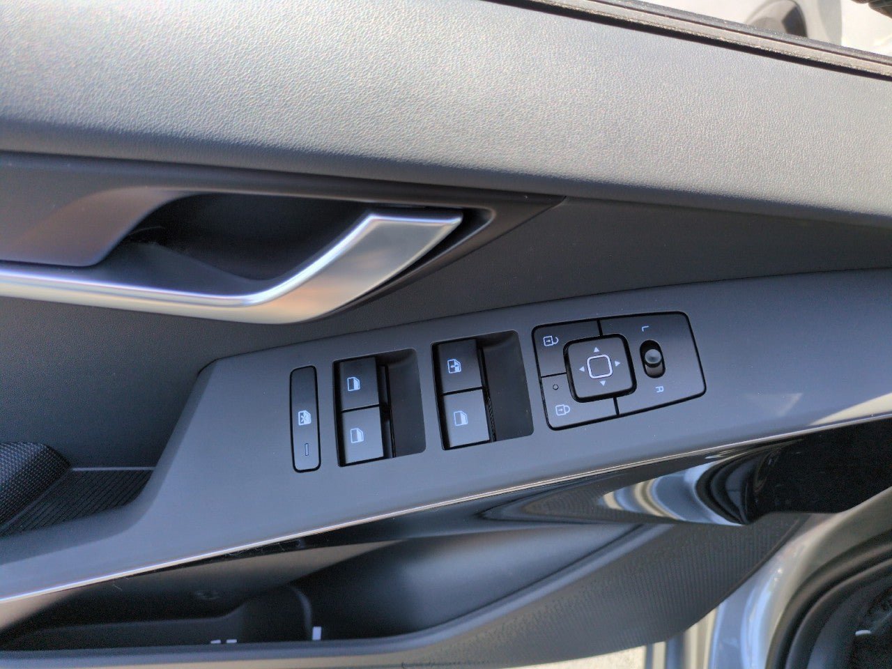 New 2026 Kia Niro Wind FWD image 12