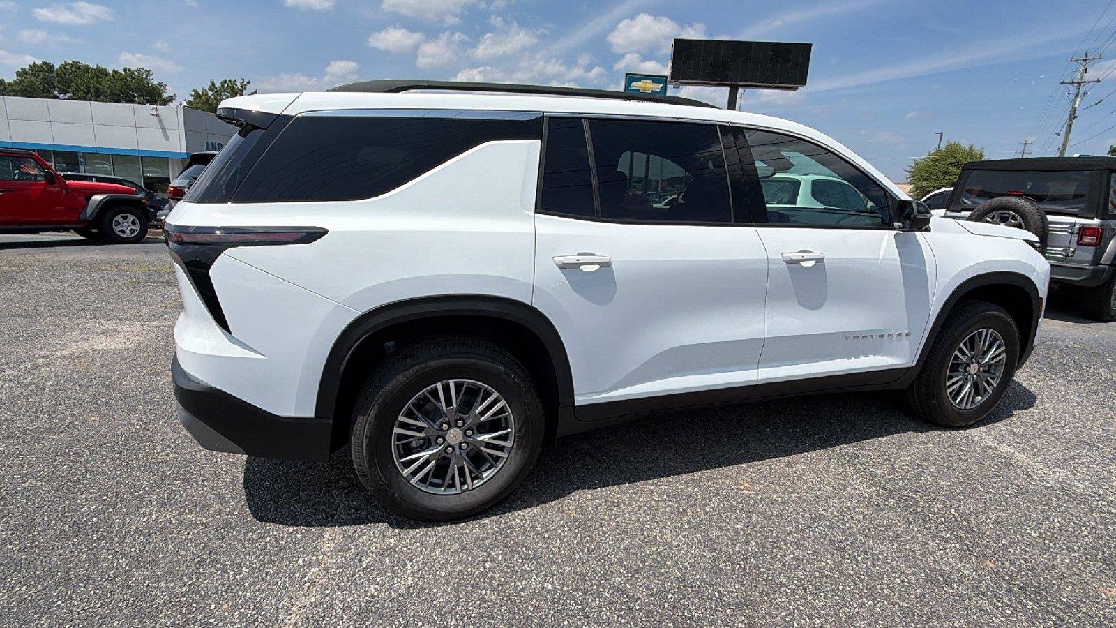 New 2026 Chevrolet Traverse LT w/ Driver Confidence Package FWD image 8
