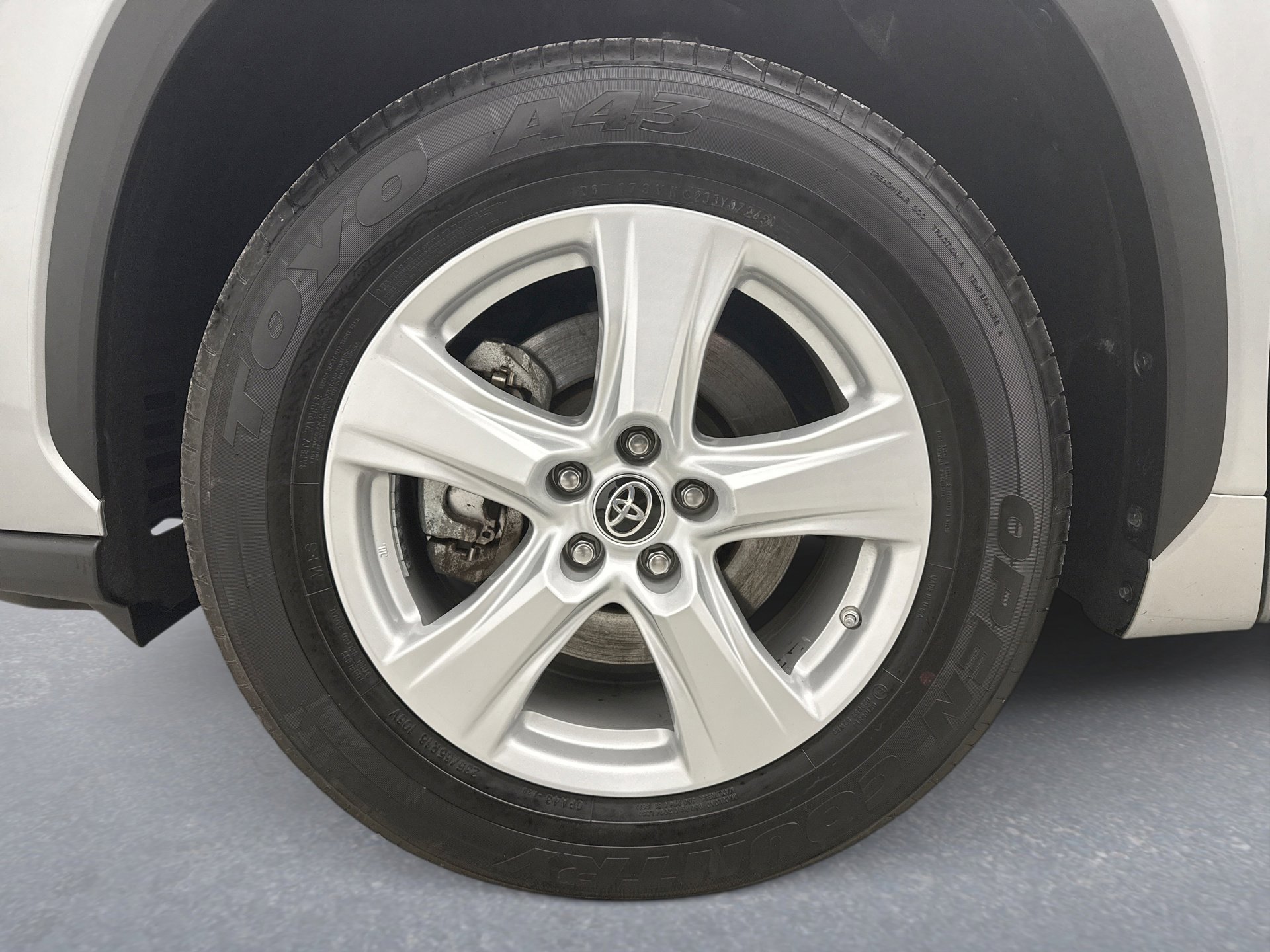 Used 2023 Toyota Highlander LE image 25