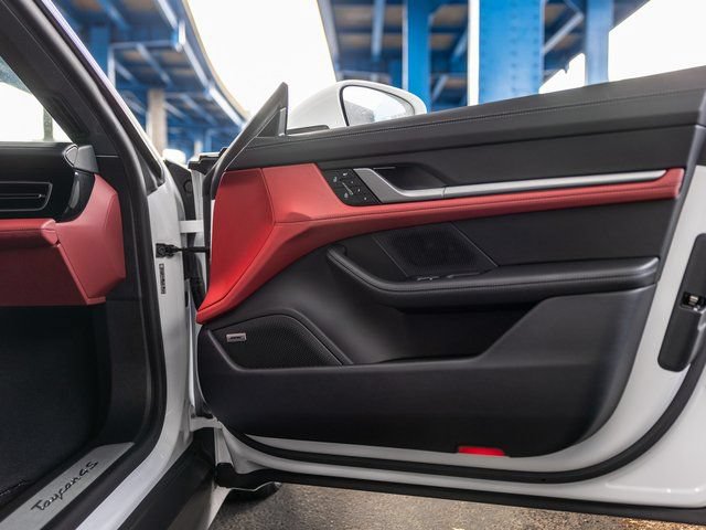 New 2025 Porsche Taycan 4S AWD/4WD image 36