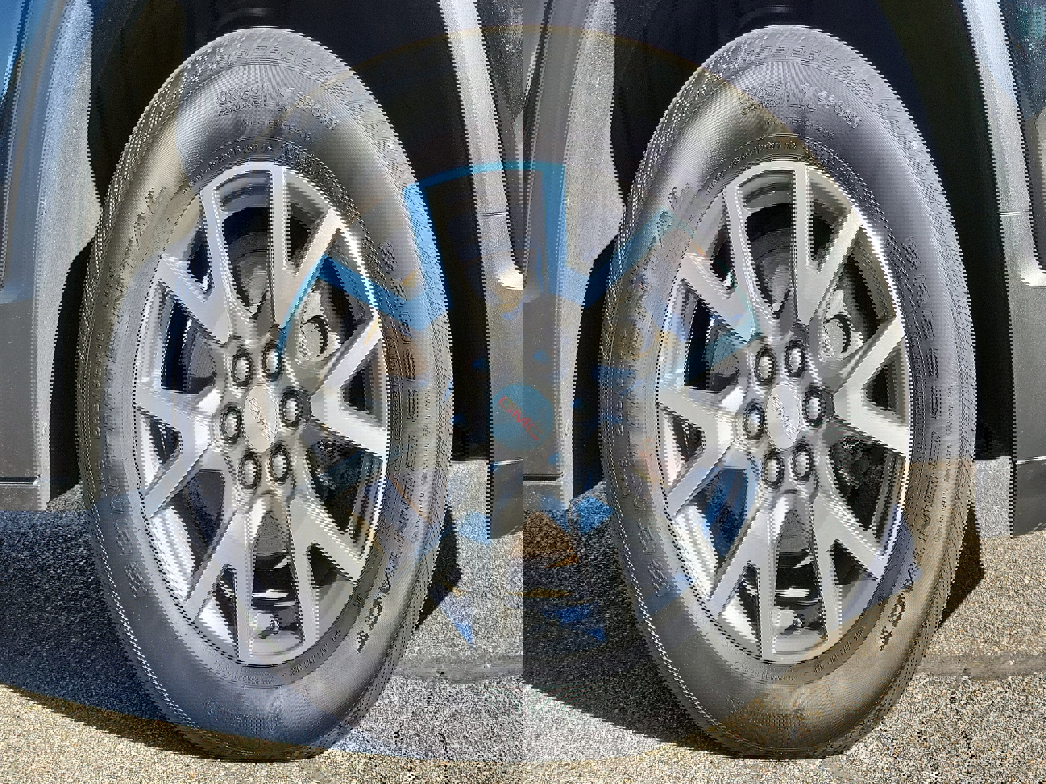 Used 2023 GMC Acadia SLE w/ Driver Convenience Package image 5