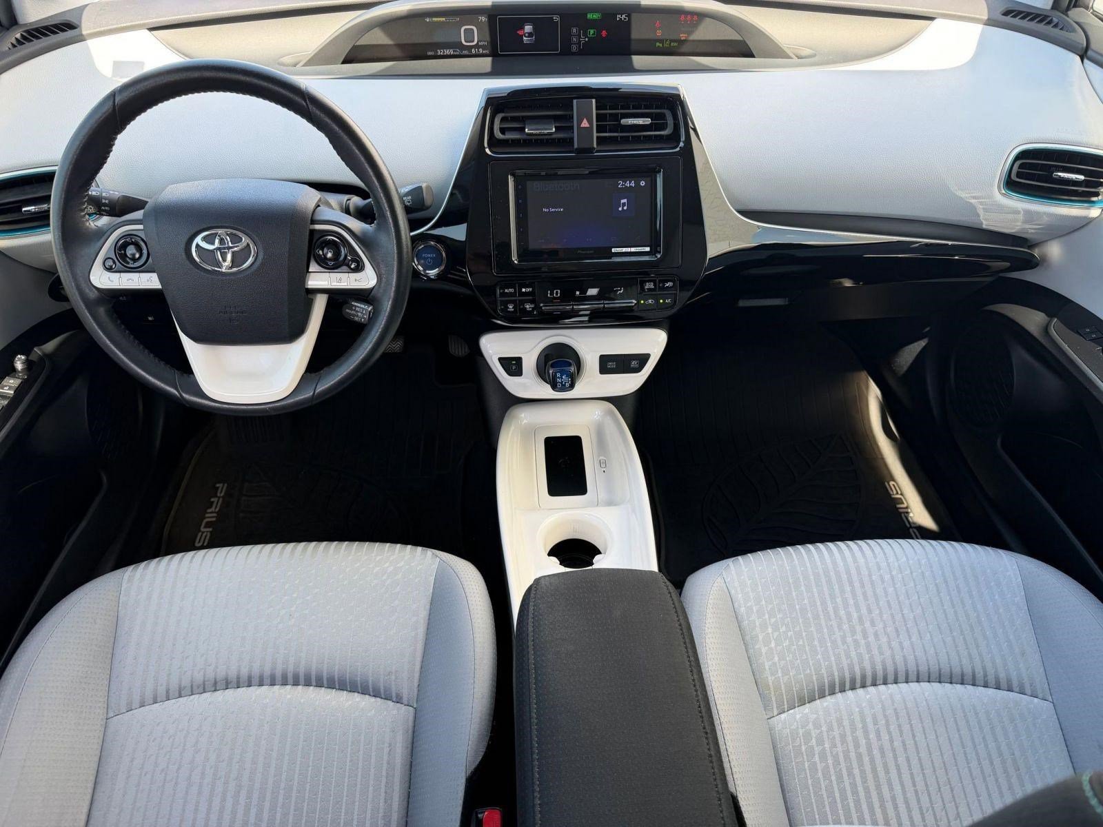 Used 2017 Toyota Prius Three image 15