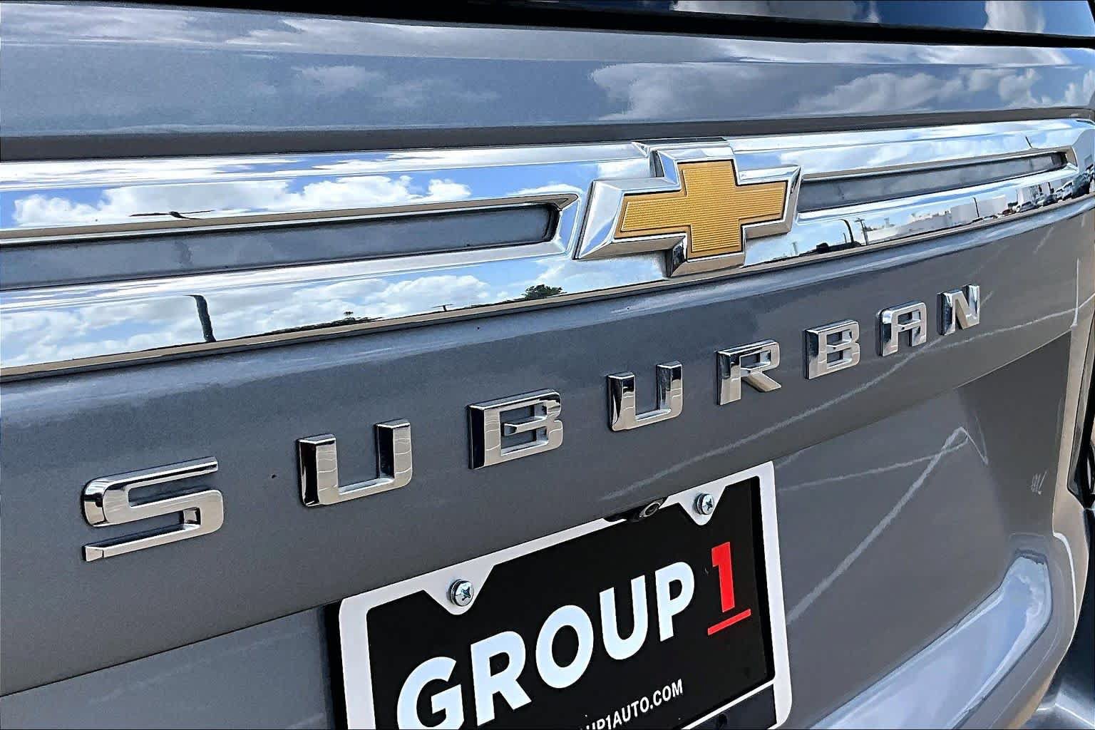 Used 2022 Chevrolet Suburban LT w/ Luxury Package RWD image 31