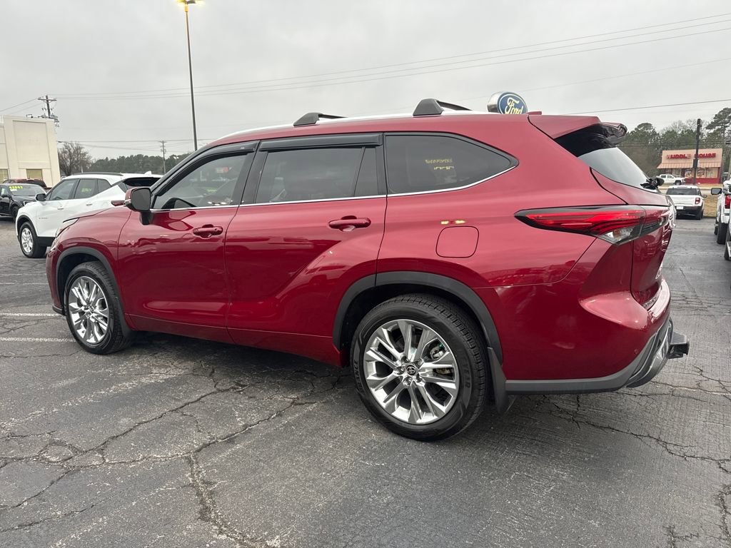 Used 2021 Toyota Highlander Limited image 3