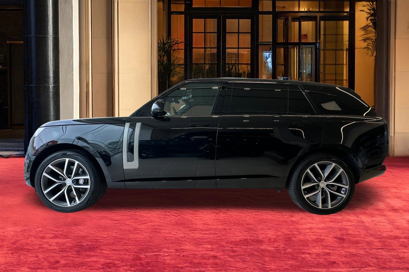 Certified 2025 Land Rover Range Rover Long Wheelbase SE image 3