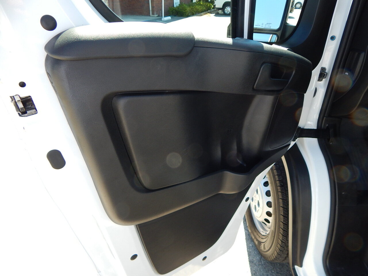 Used 2025 RAM ProMaster 2500 w/ U-Haul Equipment Group FWD image 17