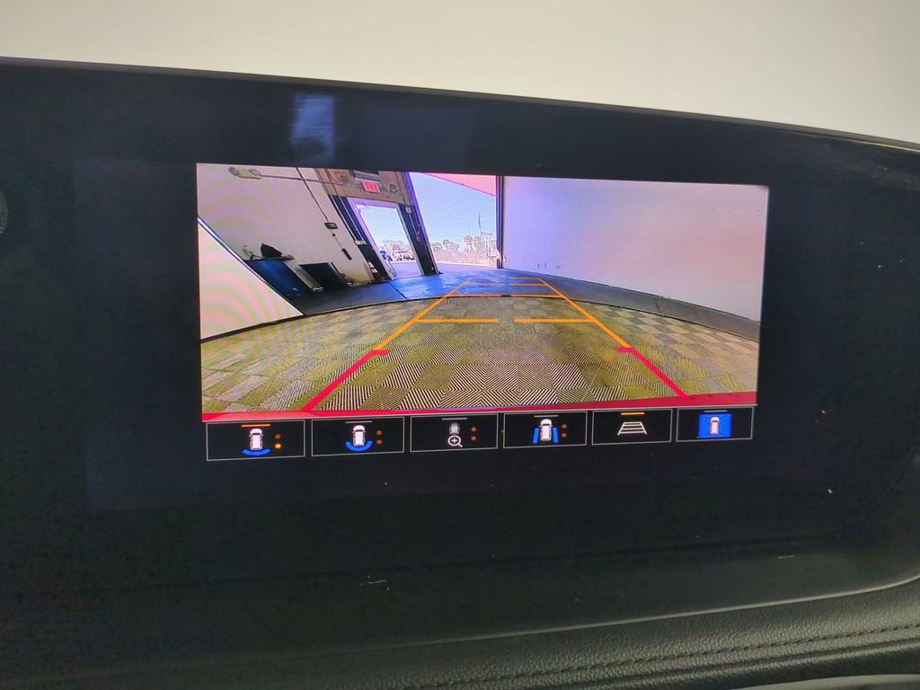 Used 2025 Buick Encore GX Avenir w/ Avenir Technology Package image 25