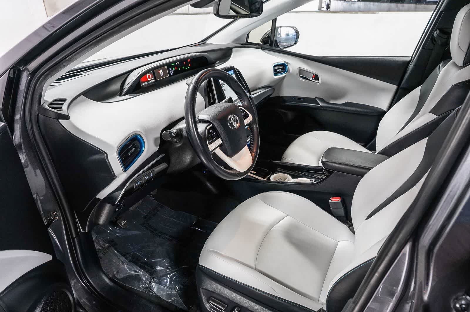 Certified 2018 Toyota Prius Prime Advanced w/ Carpet Mat Package FWD image 18