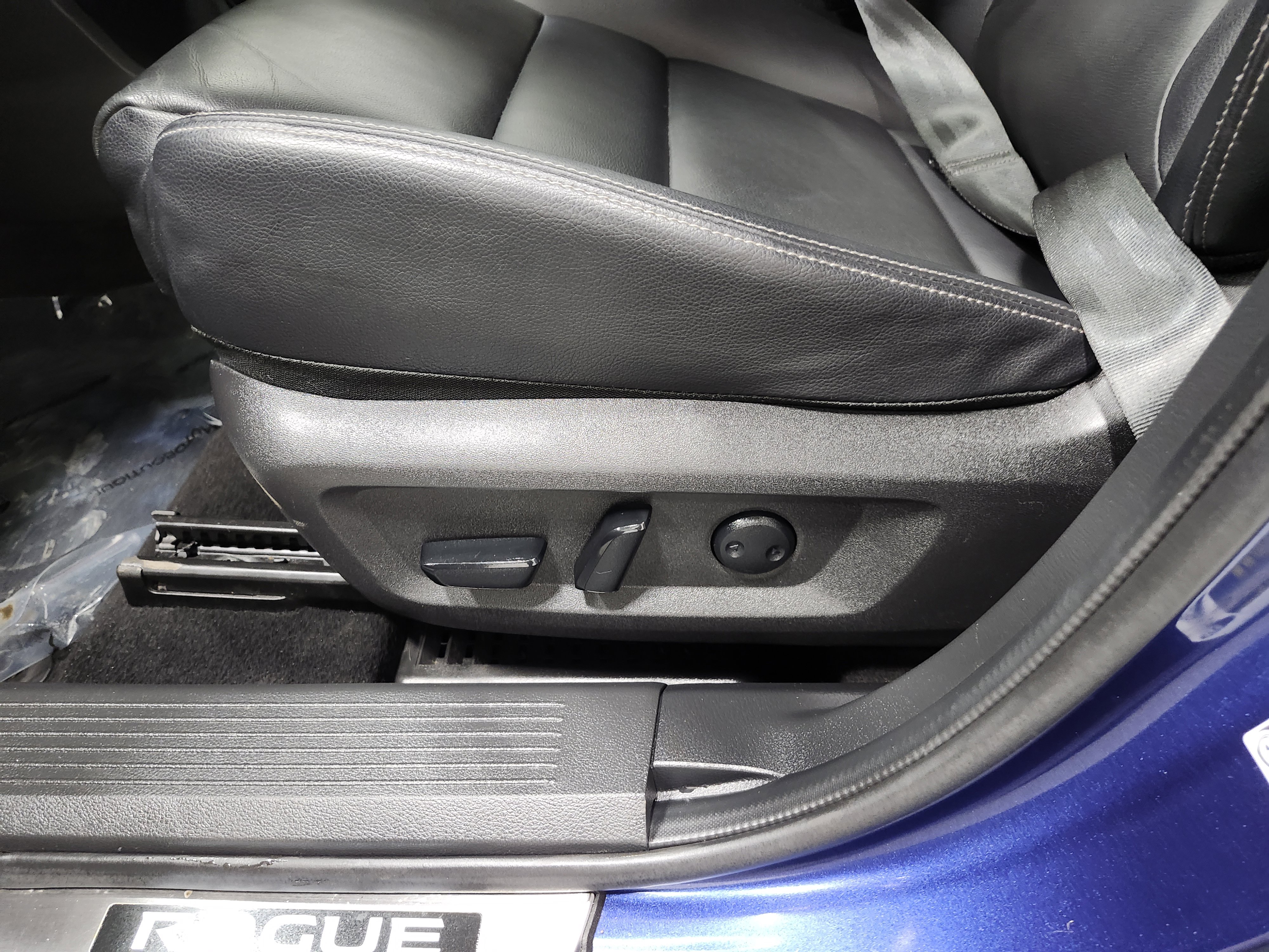 Used 2023 Nissan Rogue SL w/ SL Premium Package image 29