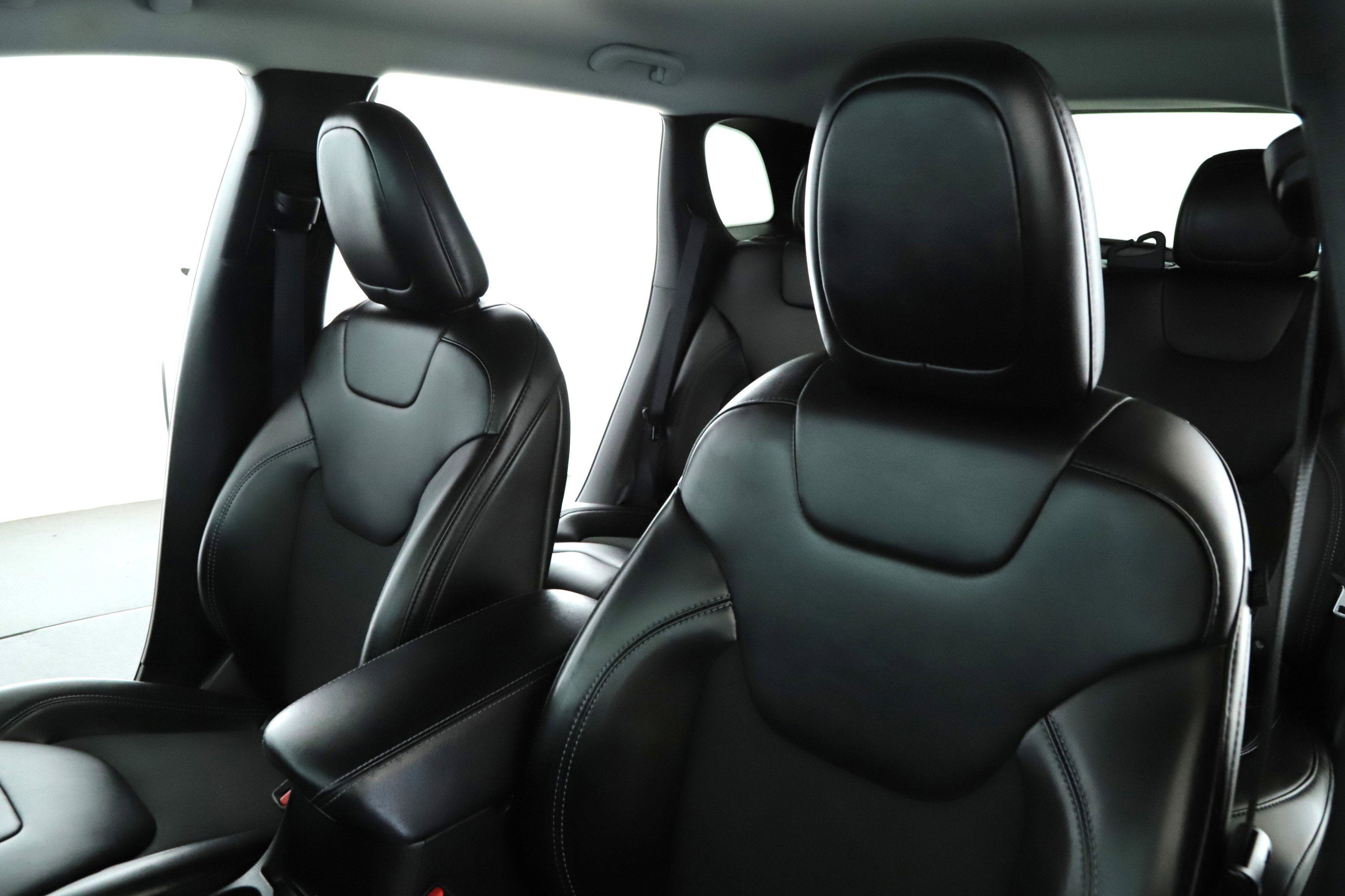 Used 2019 Jeep Cherokee Latitude Plus image 4