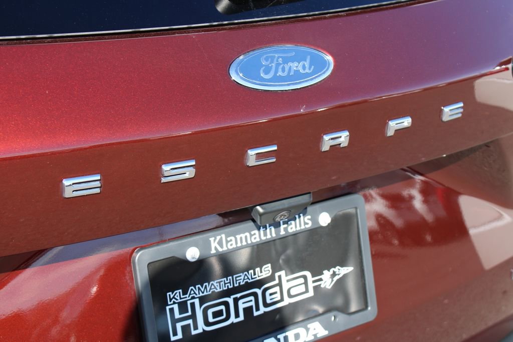 Used 2021 Ford Escape Titanium w/ Class II Trailer Tow Package image 10