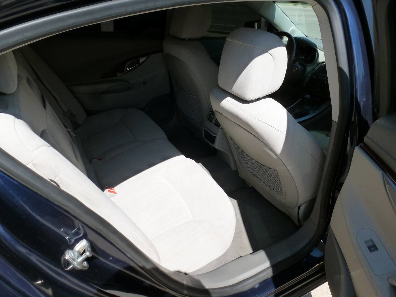 Used 2010 Buick LaCrosse CX FWD image 12
