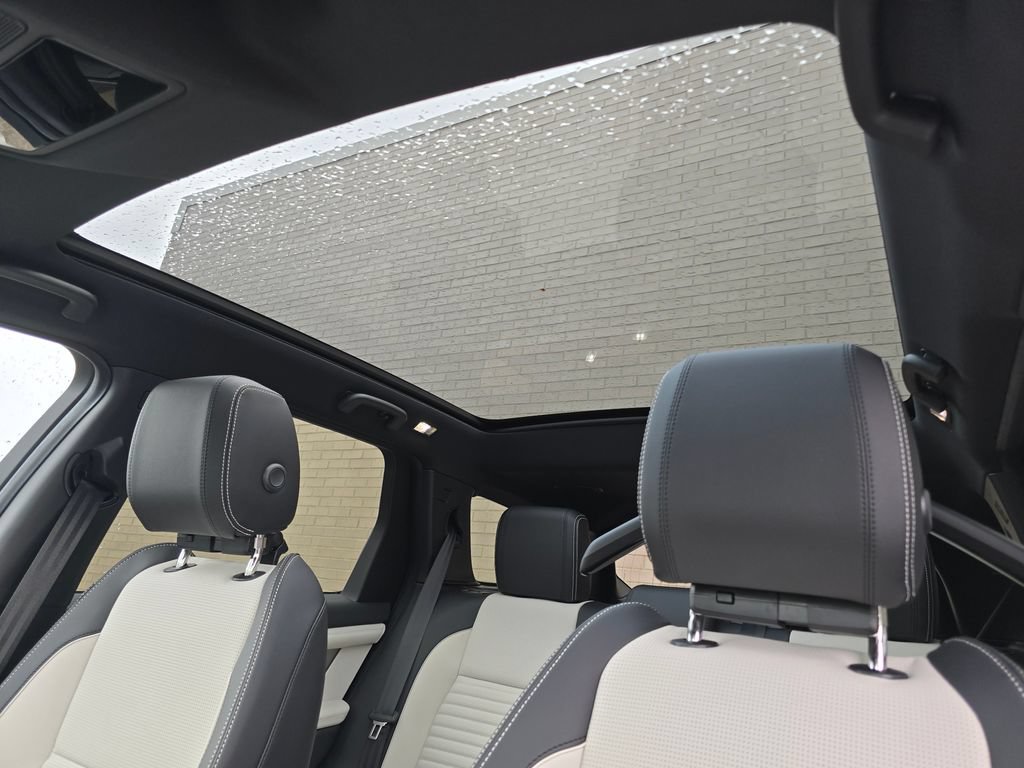 New 2025 Land Rover Discovery Sport Dynamic SE AWD/4WD image 2