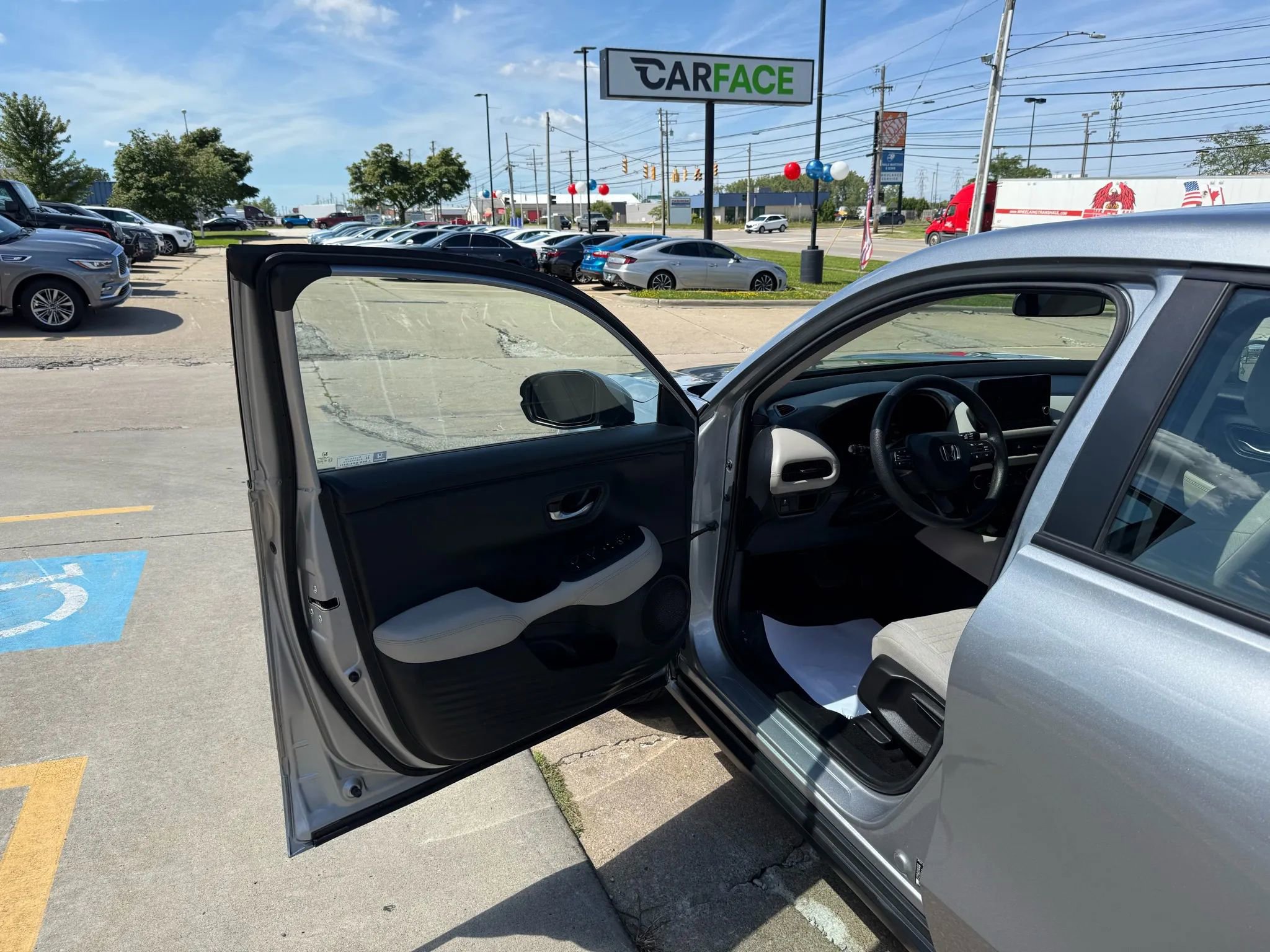 Used 2023 Honda HR-V LX image 18