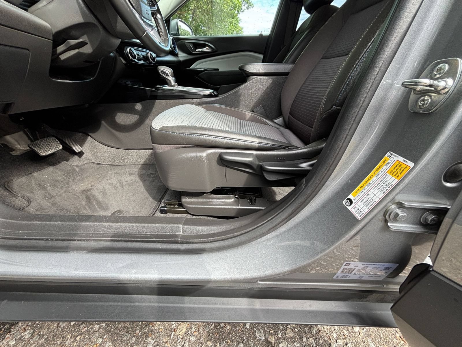 Used 2025 Chevrolet Trax LT w/ LT Convenience Package FWD image 24