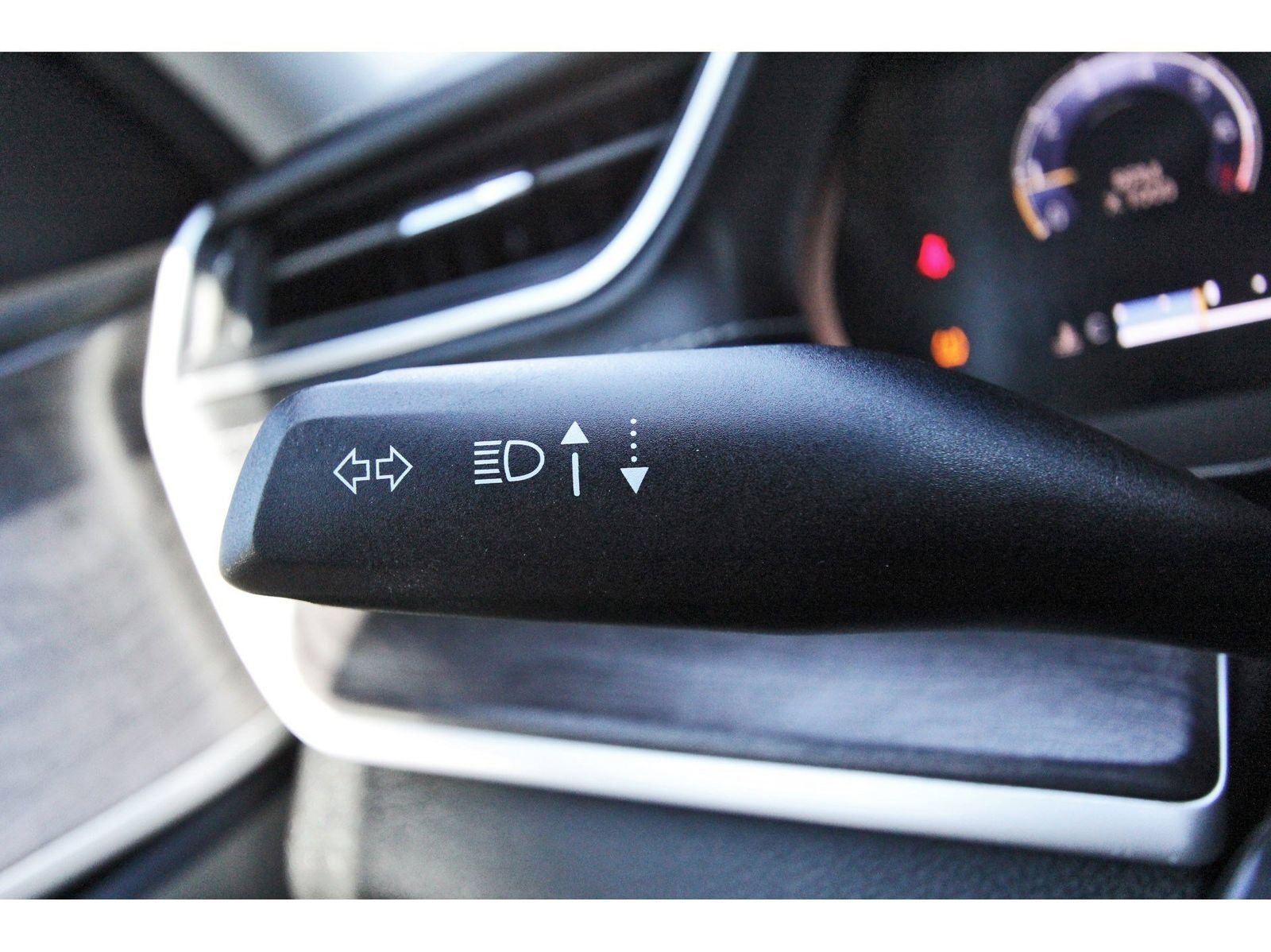 Used 2023 Jeep Grand Cherokee L Limited w/ Black Appearance Package image 22