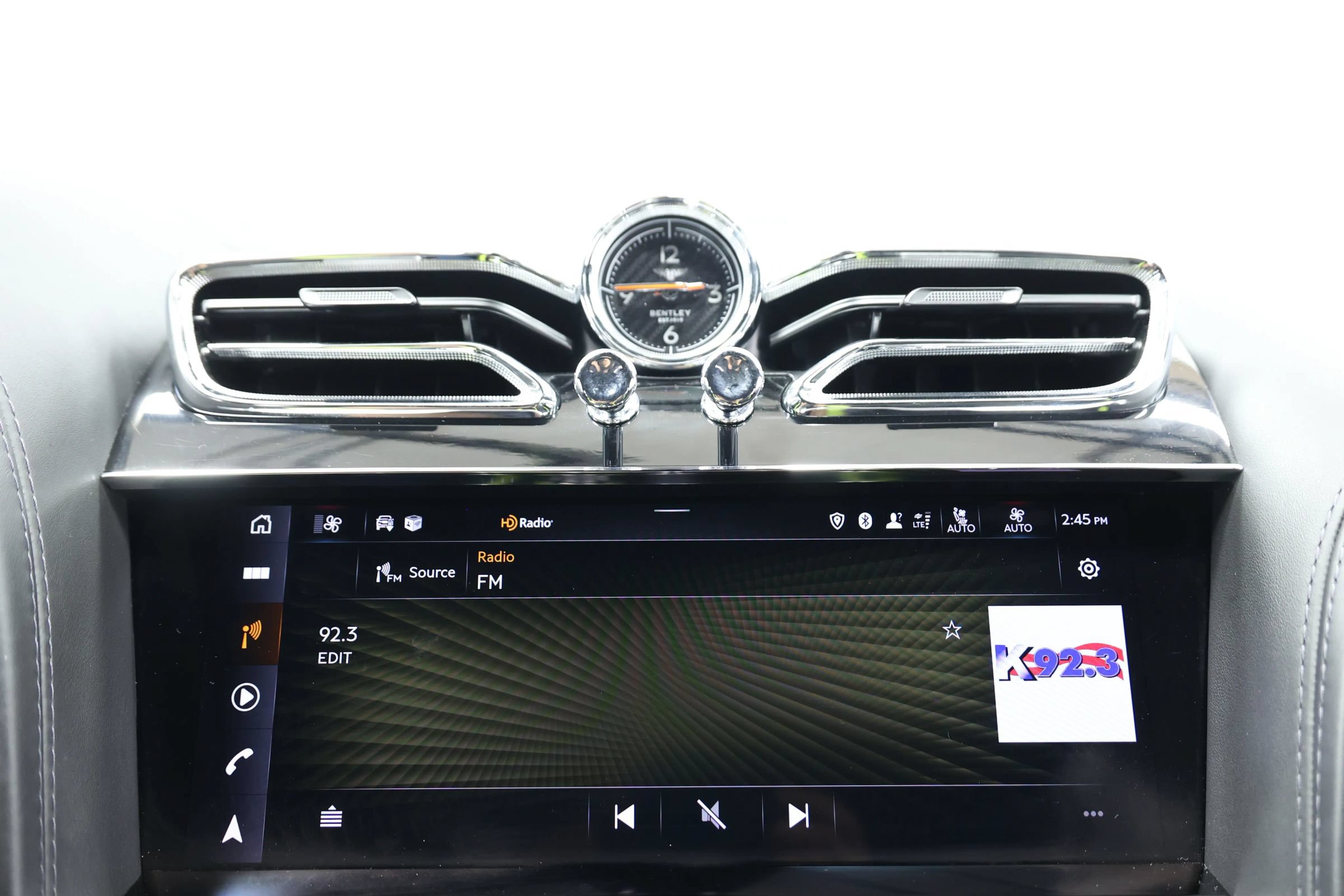 Used 2023 Bentley Bentayga AWD/4WD image 42