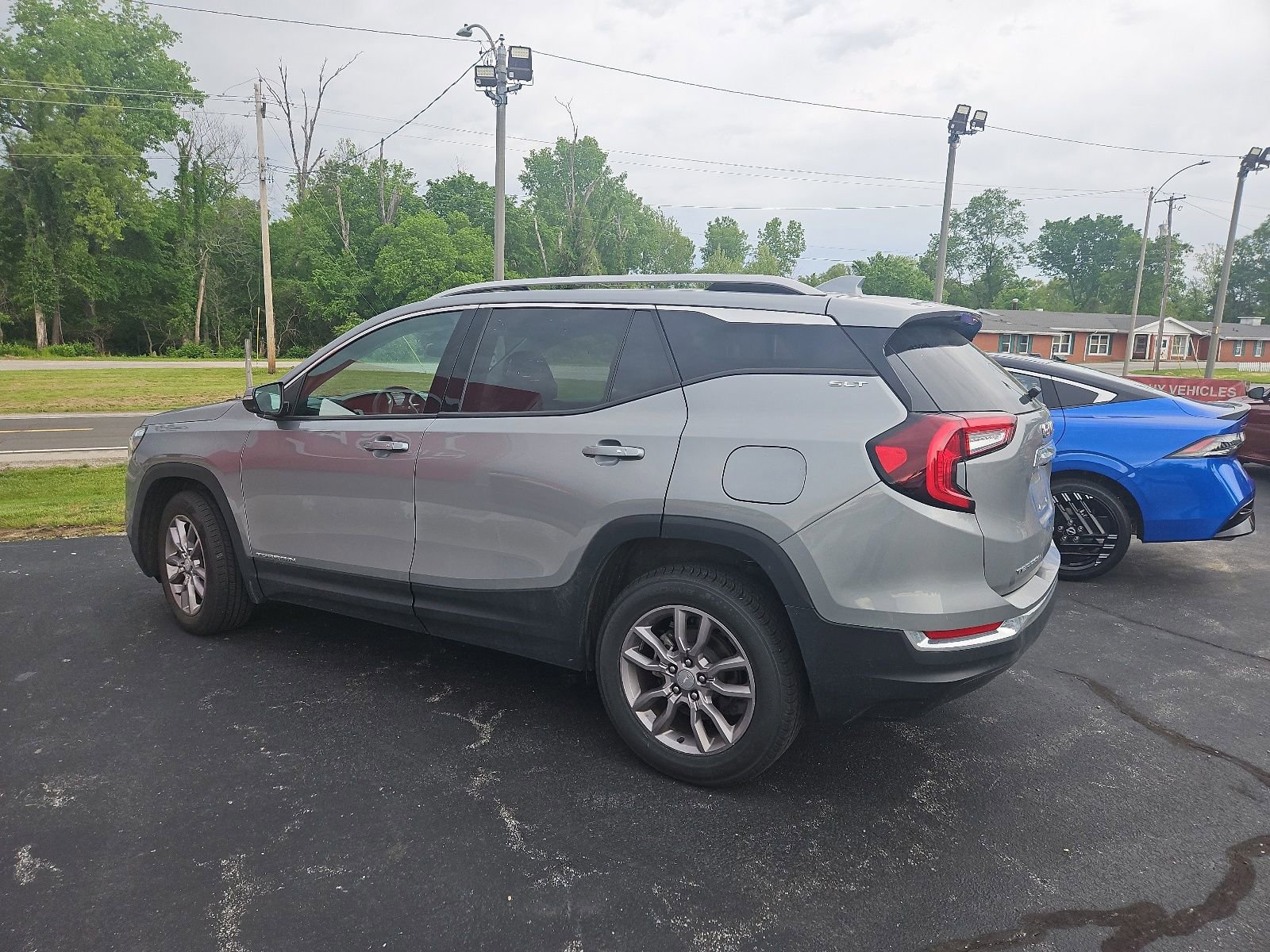 Used 2024 GMC Terrain SLT AWD/4WD image 3
