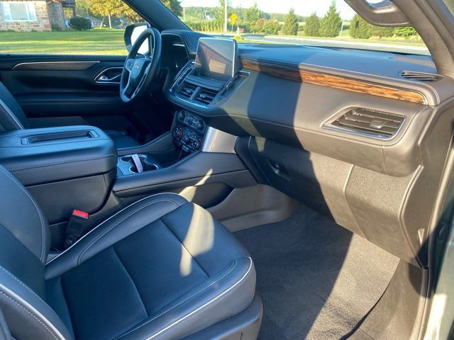 Used 2023 Chevrolet Suburban Premier image 22