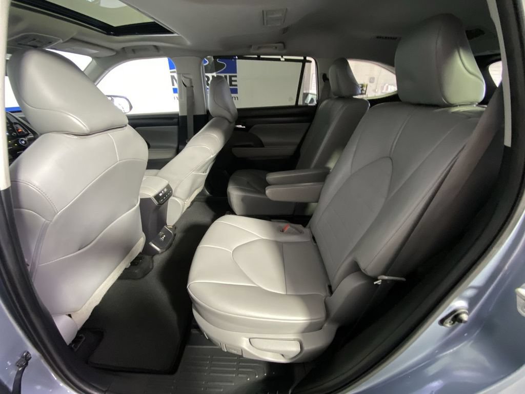 Used 2021 Toyota Highlander XLE FWD image 31