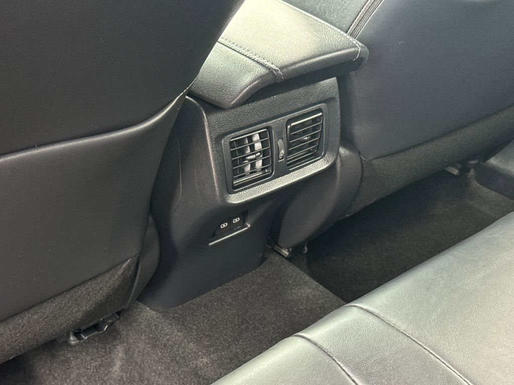 Used 2024 Toyota Venza XLE AWD/4WD image 37