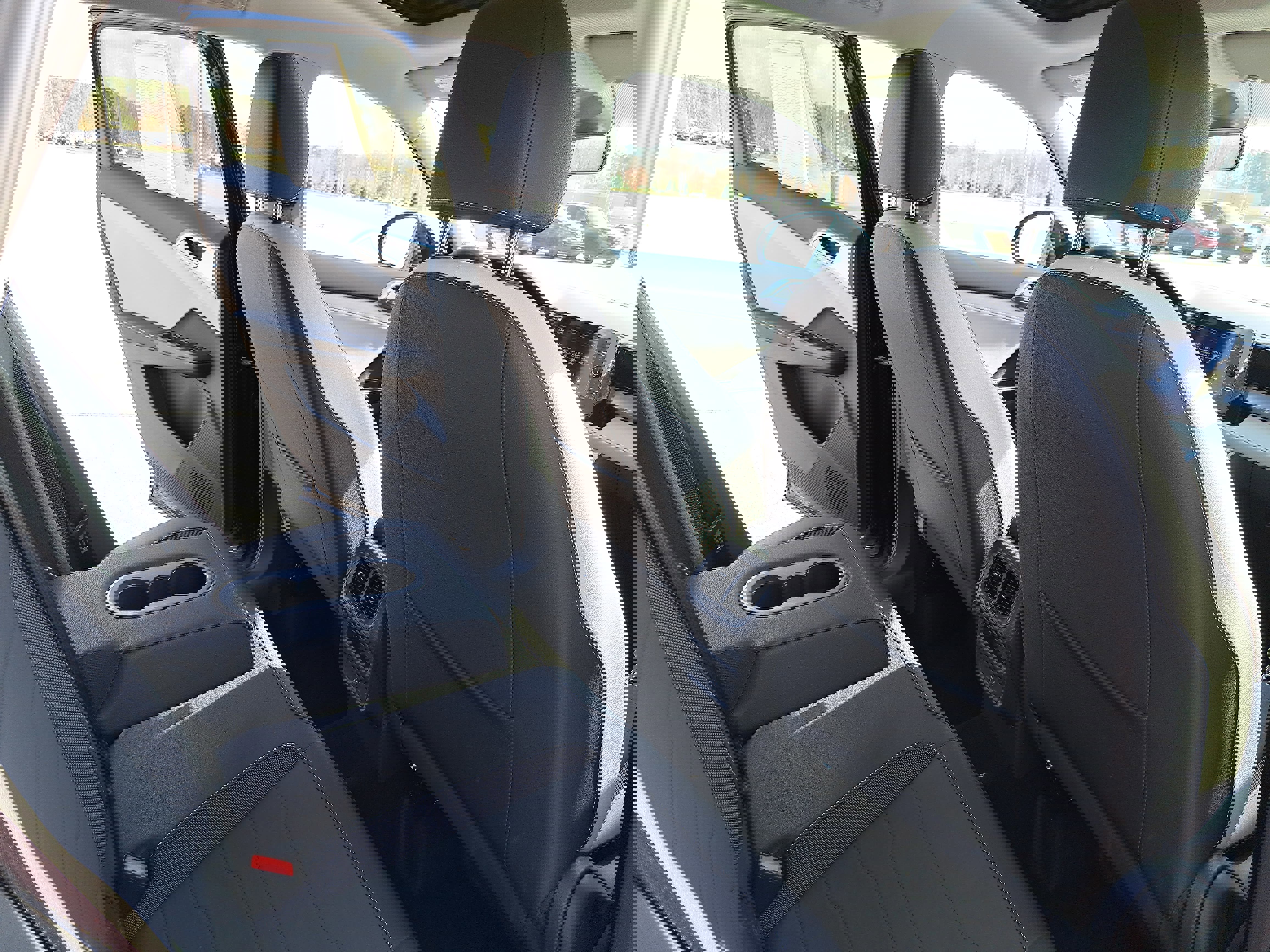 Used 2025 Volkswagen Taos SE w/ Panoramic Sunroof Package image 11